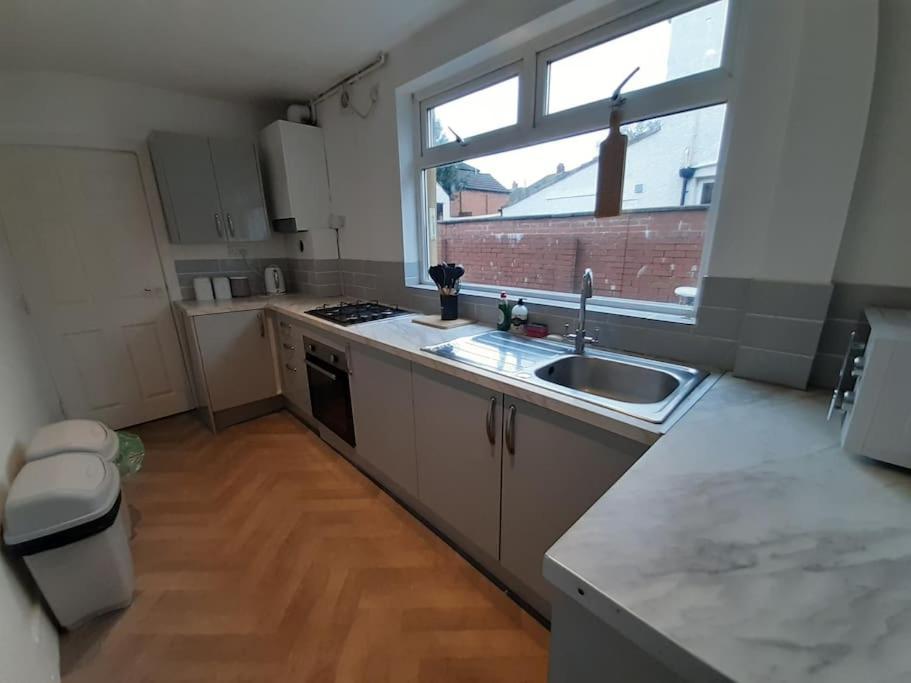 Free Parking Spacious Home Cardiff Exterior foto